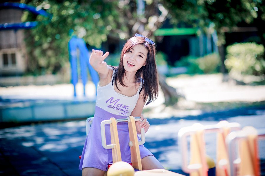 遇一人，山水有逢，念一人，风过轻澜；执一人，潋水之滨，终一人，悱恻至生。